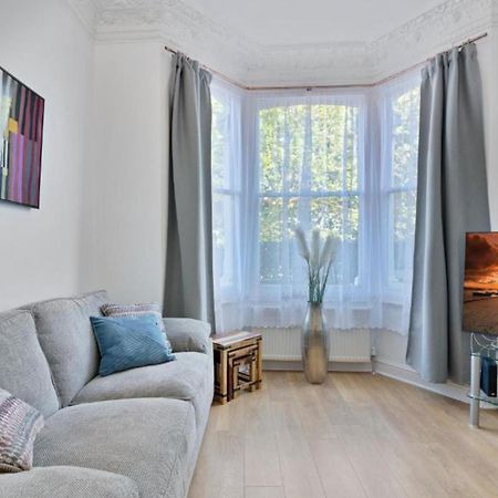 Onsitestays - Tranquil 2 Bedroom Apartment With Large Kitchen, Private Garden Near Wimbledon Station Лондон Экстерьер фото