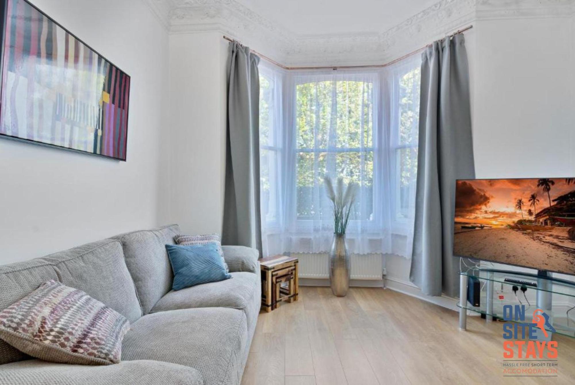 Onsitestays - Tranquil 2 Bedroom Apartment With Large Kitchen, Private Garden Near Wimbledon Station Лондон Экстерьер фото