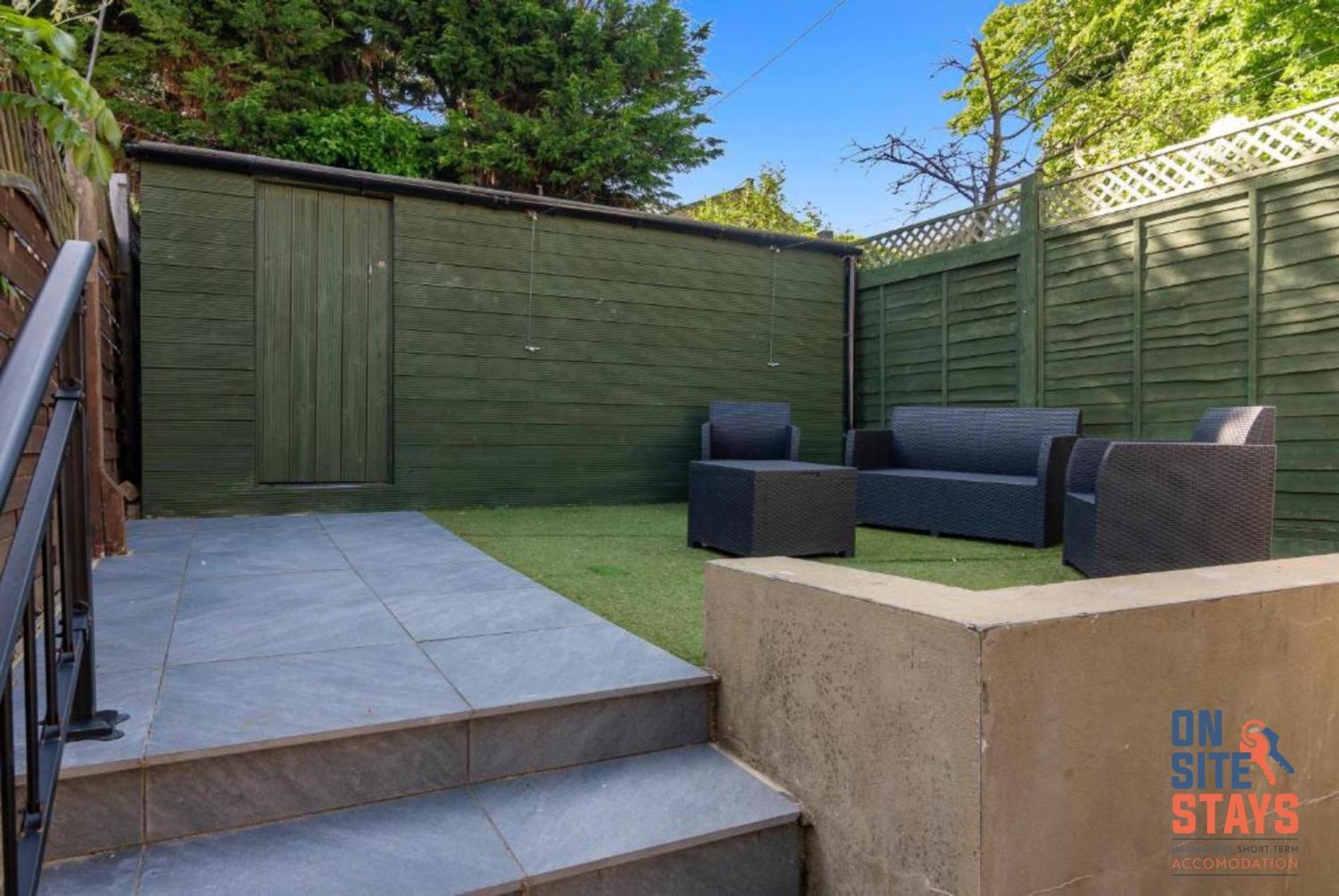 Onsitestays - Tranquil 2 Bedroom Apartment With Large Kitchen, Private Garden Near Wimbledon Station Лондон Экстерьер фото