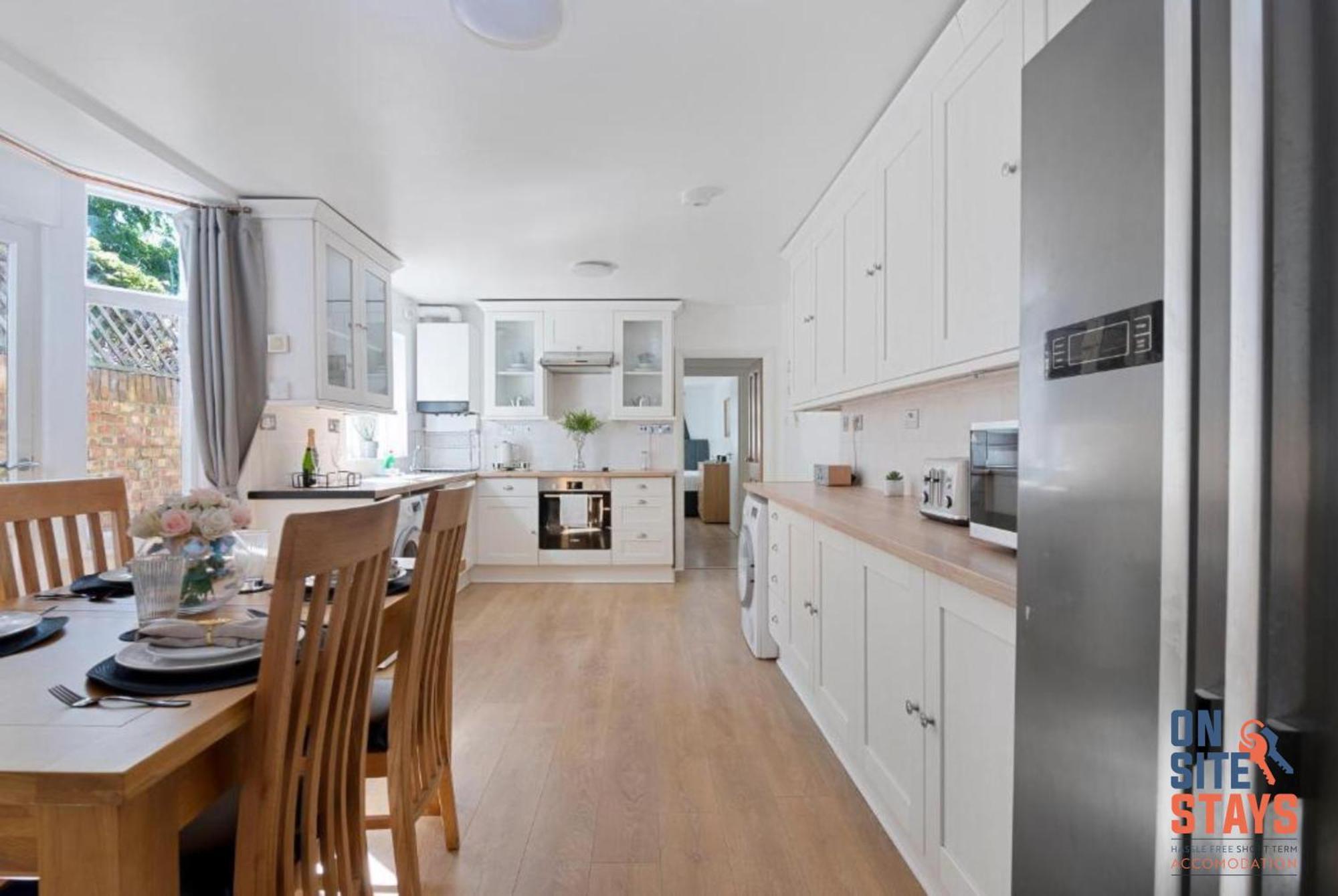 Onsitestays - Tranquil 2 Bedroom Apartment With Large Kitchen, Private Garden Near Wimbledon Station Лондон Экстерьер фото
