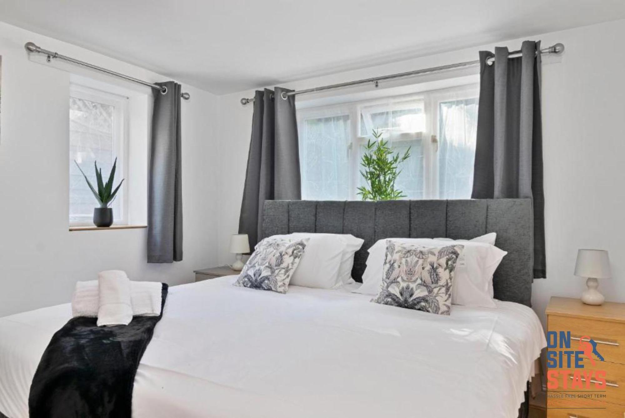 Onsitestays - Tranquil 2 Bedroom Apartment With Large Kitchen, Private Garden Near Wimbledon Station Лондон Экстерьер фото