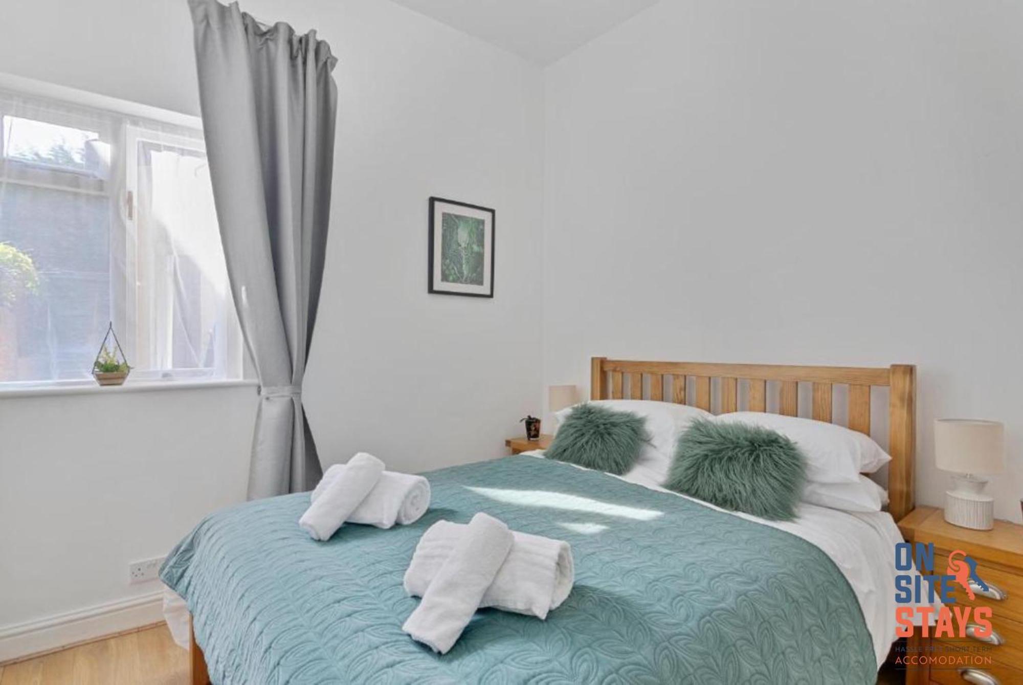 Onsitestays - Tranquil 2 Bedroom Apartment With Large Kitchen, Private Garden Near Wimbledon Station Лондон Экстерьер фото