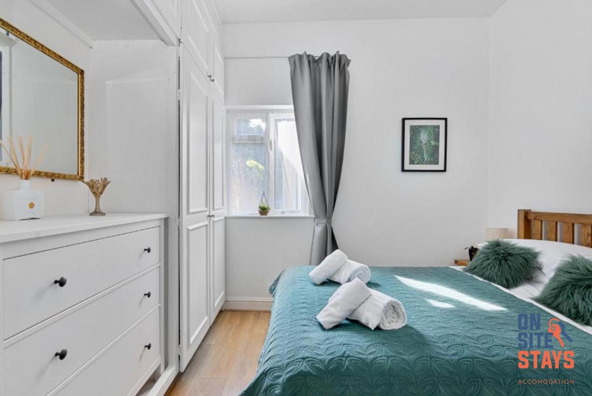 Onsitestays - Tranquil 2 Bedroom Apartment With Large Kitchen, Private Garden Near Wimbledon Station Лондон Экстерьер фото