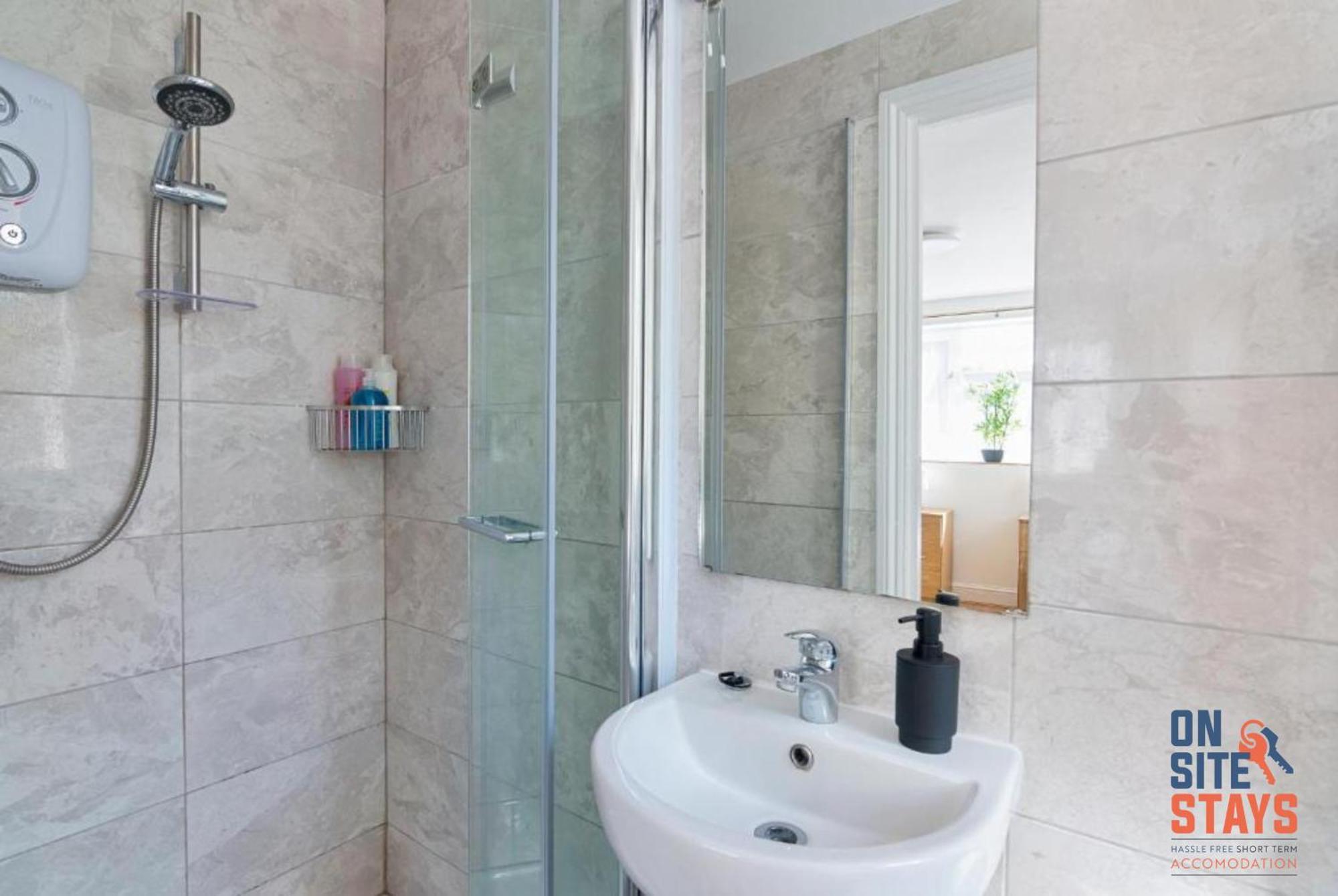 Onsitestays - Tranquil 2 Bedroom Apartment With Large Kitchen, Private Garden Near Wimbledon Station Лондон Экстерьер фото